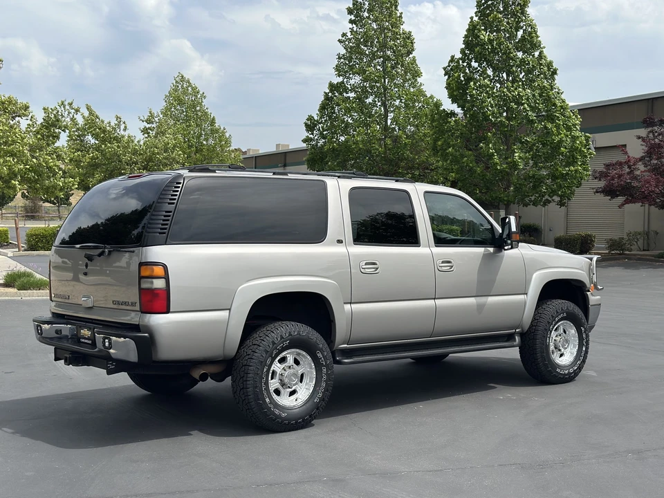 2005 Chevrolet Suburban 9th Gen - Image 25 of 31