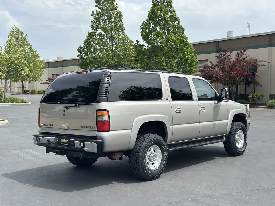 2005 Chevrolet Suburban 9th Gen - Image 24 of 31
