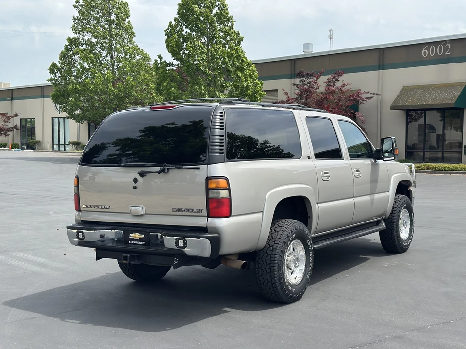 2005 Chevrolet Suburban 9th Gen - Image 23 of 31