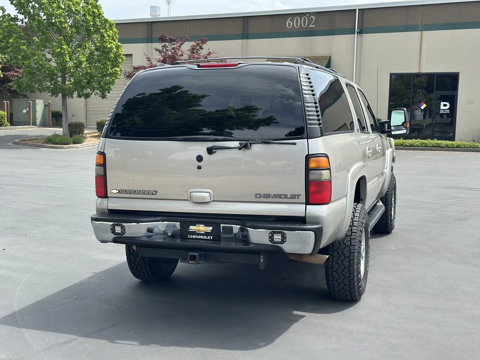 2005 Chevrolet Suburban 9th Gen - Image 21 of 31