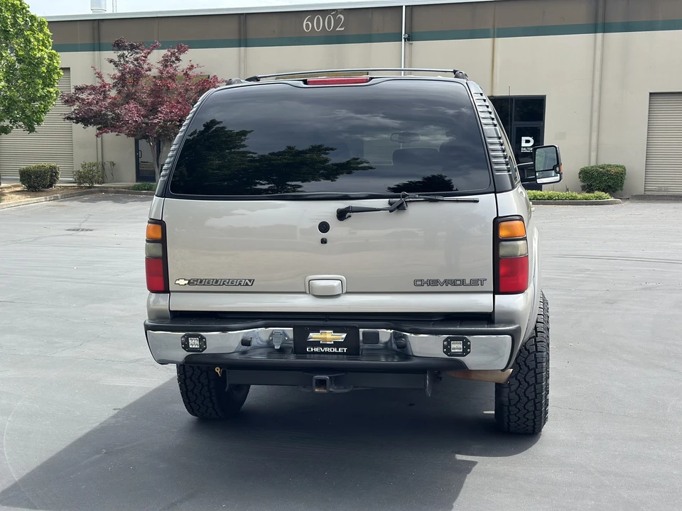 2005 Chevrolet Suburban 9th Gen - Image 20 of 31