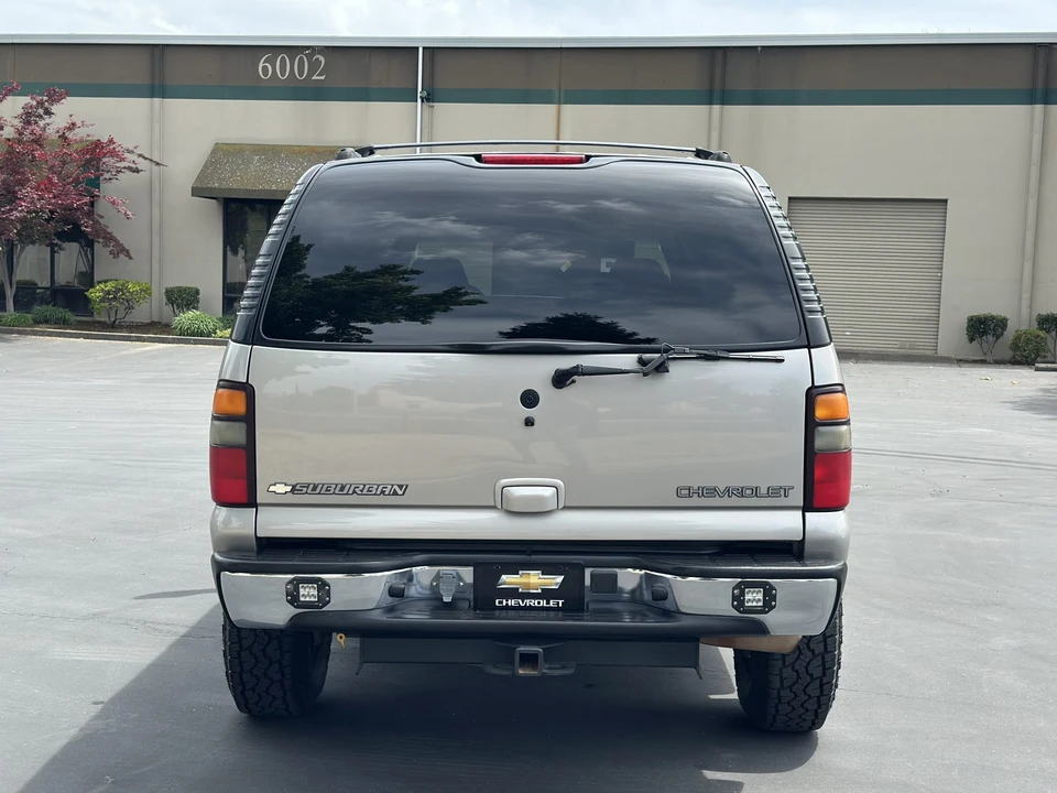 2005 Chevrolet Suburban 9th Gen - Image 19 of 31