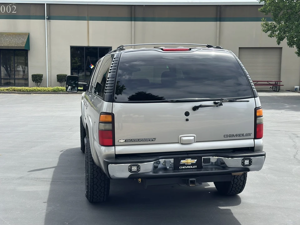 2005 Chevrolet Suburban 9th Gen - Image 17 of 31
