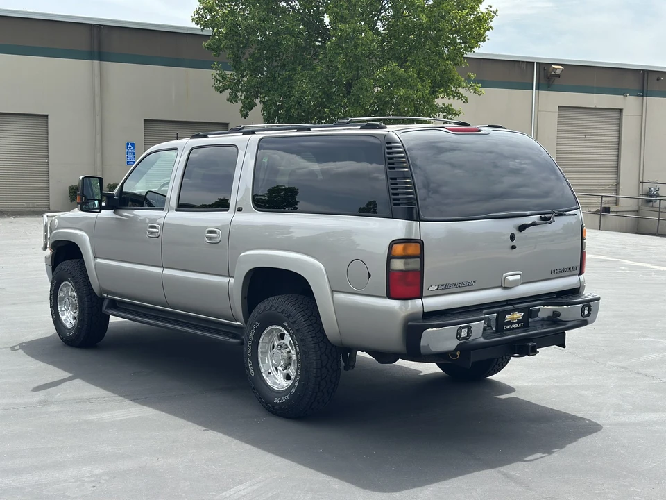 2005 Chevrolet Suburban 9th Gen - Image 13 of 31