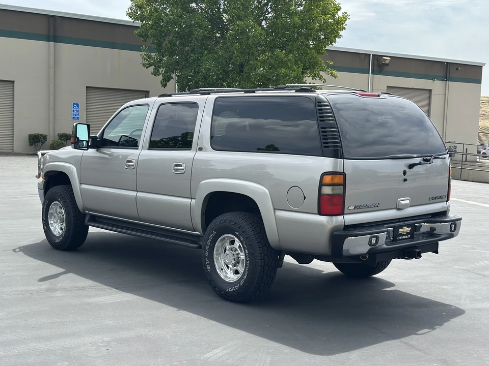 2005 Chevrolet Suburban 9th Gen - Image 14 of 31