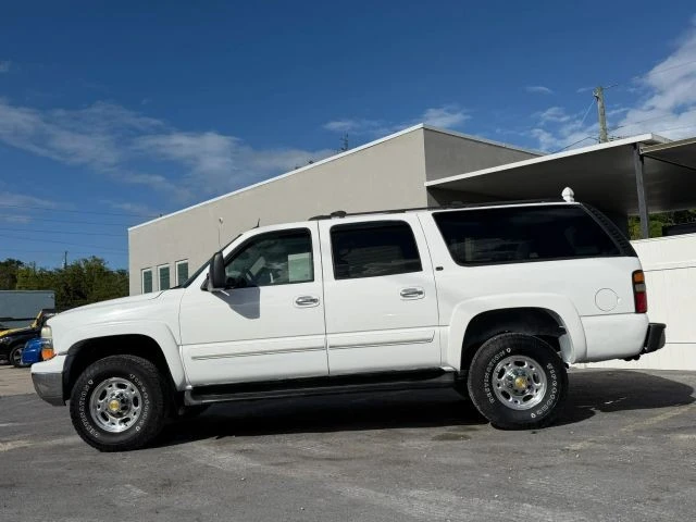 2005 Chevrolet Suburban 9th Gen - Image 2 of 15