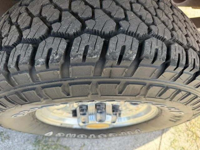 2005 Chevrolet Suburban 9th Gen - Image 11 of 15