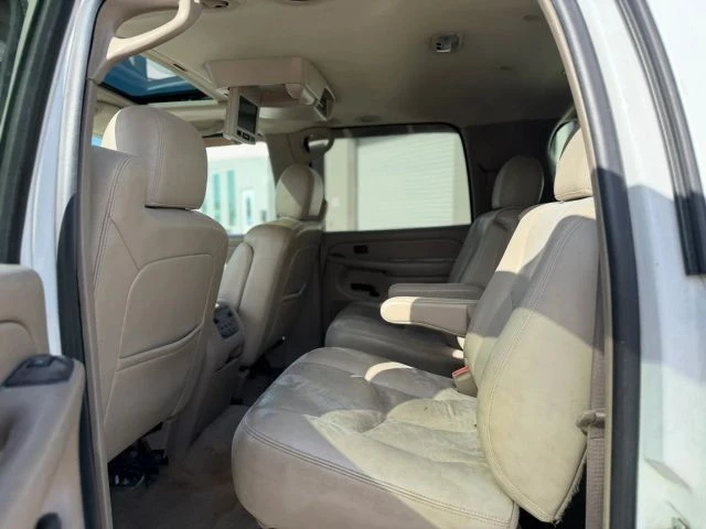 2005 Chevrolet Suburban 9th Gen - Image 13 of 15