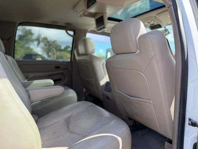 2005 Chevrolet Suburban 9th Gen - Image 8 of 15