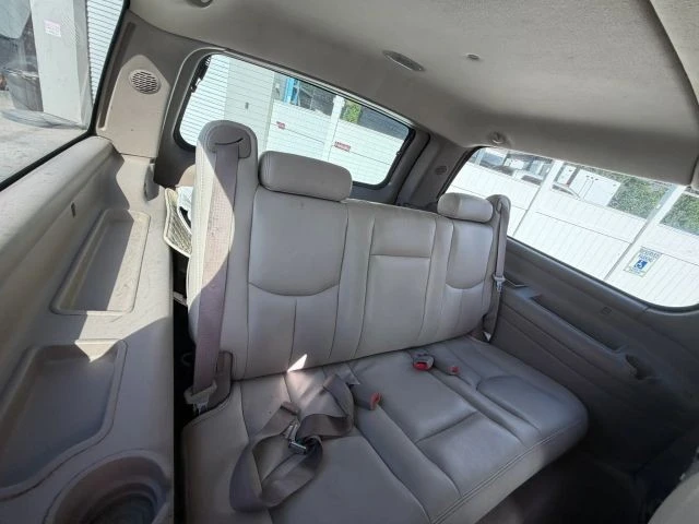 2005 Chevrolet Suburban 9th Gen - Image 10 of 15