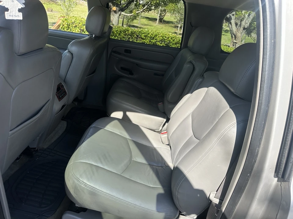 2005 Chevrolet Suburban 9th Gen - Image 13 of 20