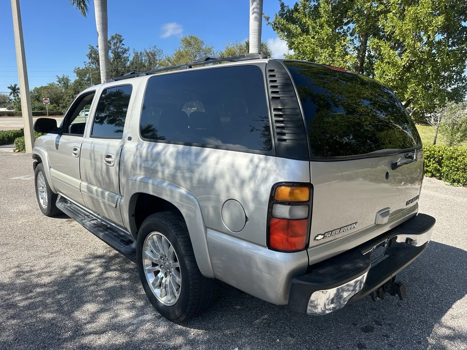 2005 Chevrolet Suburban 9th Gen - Image 6 of 20