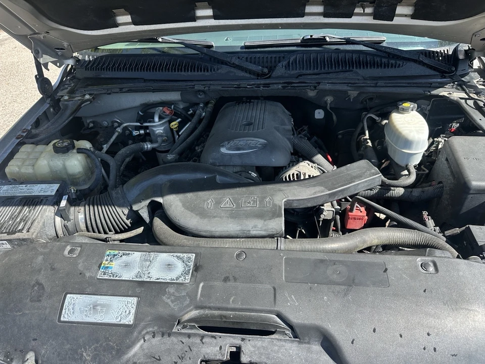 2005 Chevrolet Suburban 9th Gen - Image 19 of 20
