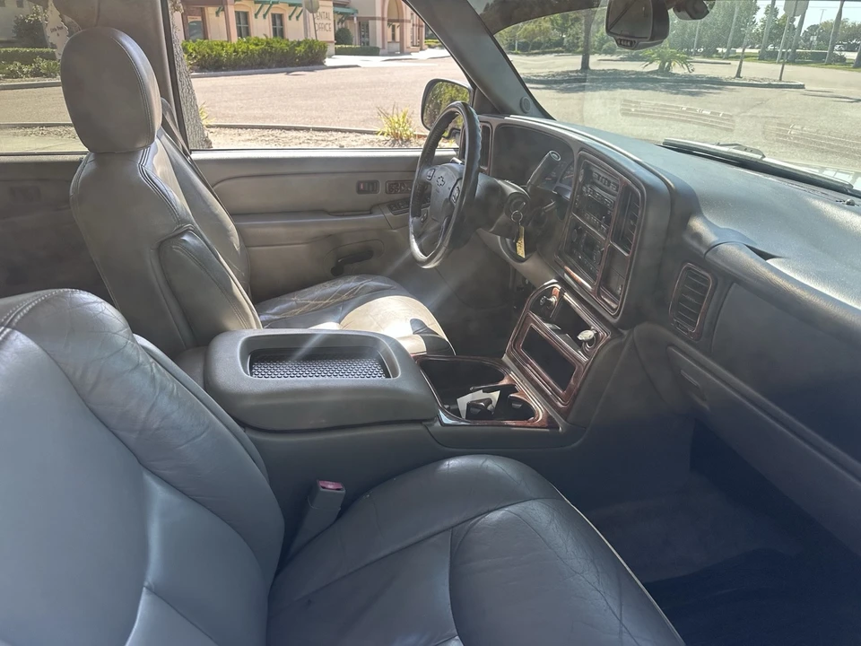2005 Chevrolet Suburban 9th Gen - Image 10 of 20