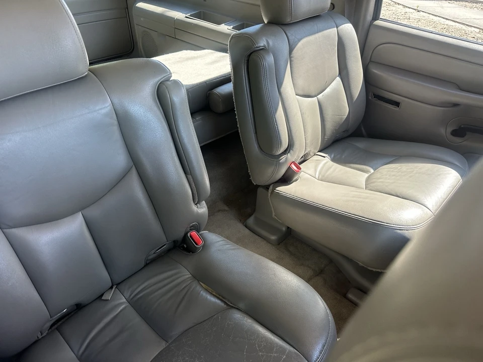 2005 Chevrolet Suburban 9th Gen - Image 12 of 20