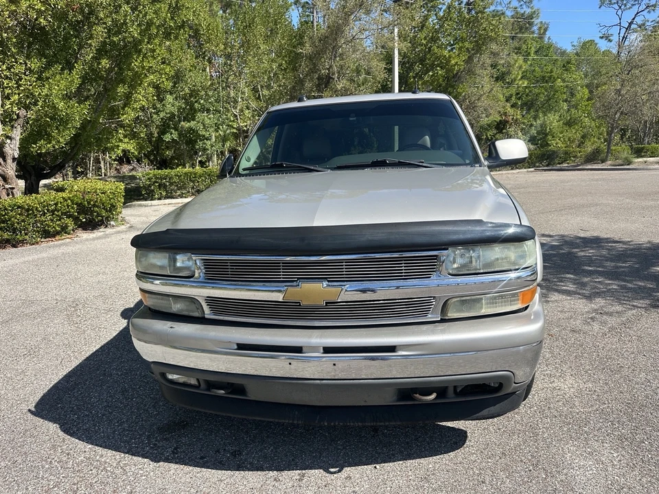 2005 Chevrolet Suburban 9th Gen - Image 2 of 20
