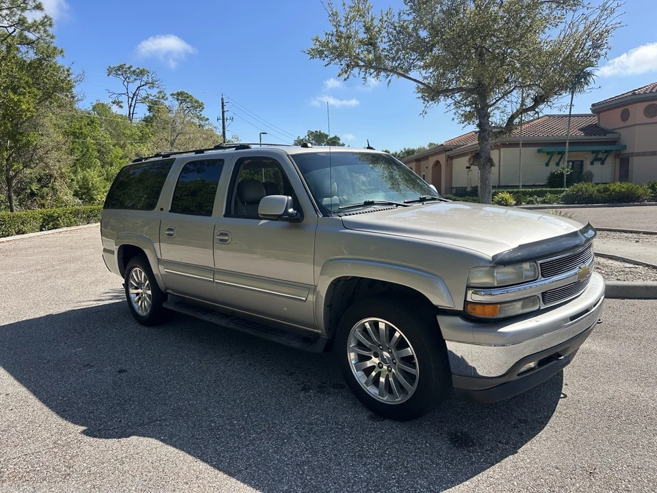 2005 Chevrolet Suburban 9th Gen - Image 3 of 20
