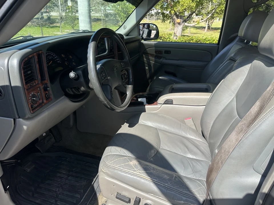 2005 Chevrolet Suburban 9th Gen - Image 15 of 20