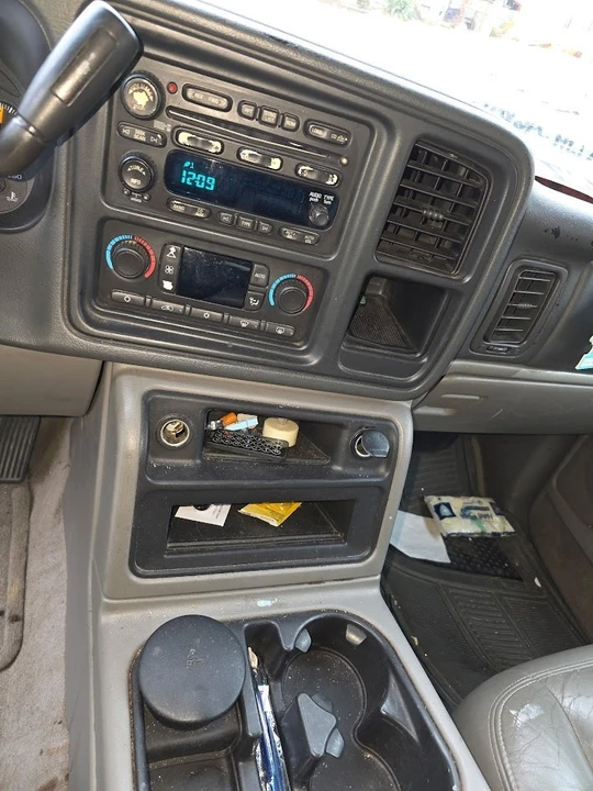 2005 Chevrolet Suburban 10th Gen - Image 5 of 18