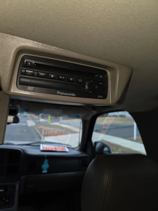 2005 Chevrolet Suburban 9th Gen - Image 6 of 16