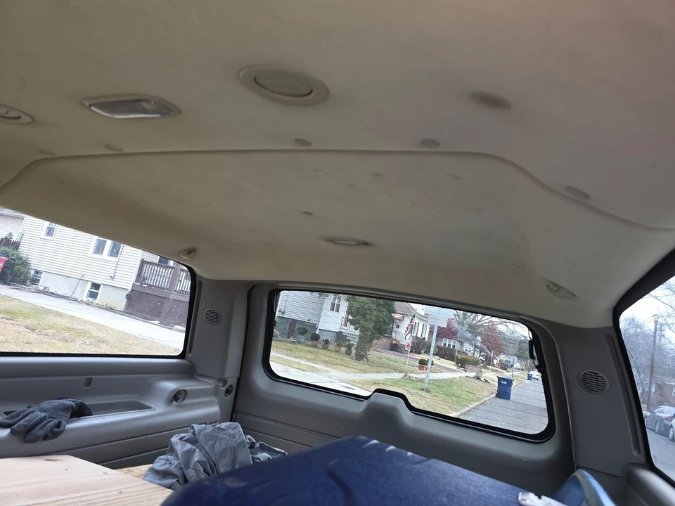 2005 Chevrolet Suburban 9th Gen - Image 14 of 16