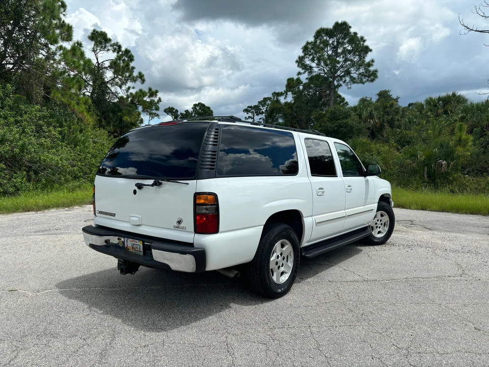 2005 Chevrolet Suburban 9th Gen - Image 15 of 31