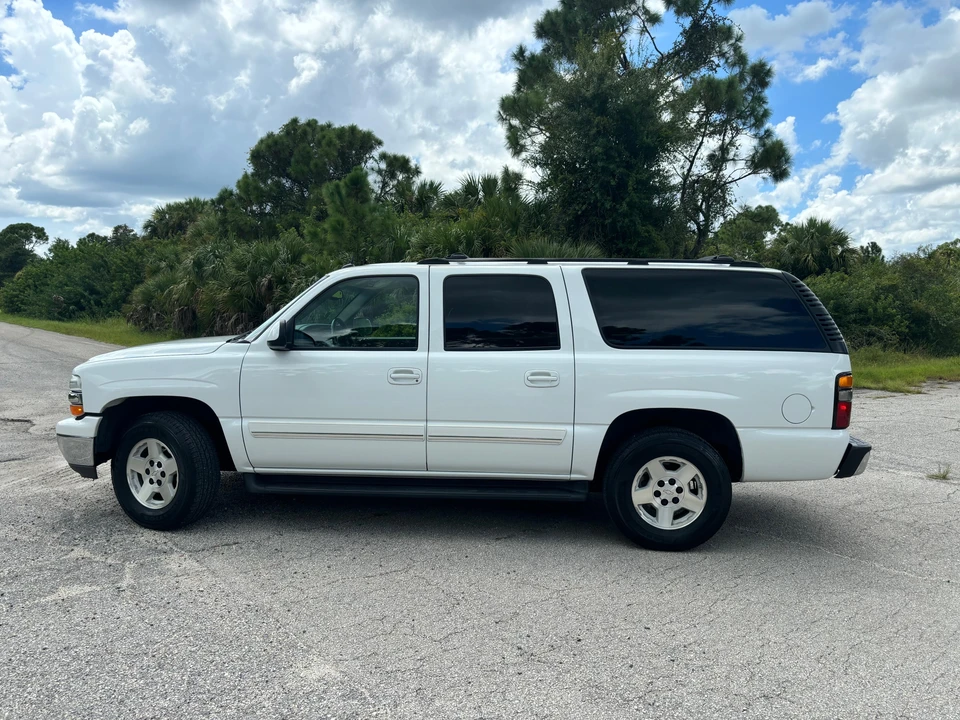 2005 Chevrolet Suburban 9th Gen - Image 11 of 31