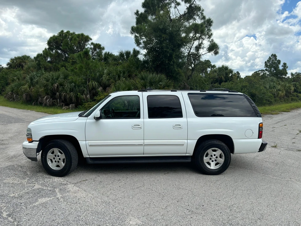 2005 Chevrolet Suburban 9th Gen - Image 10 of 31