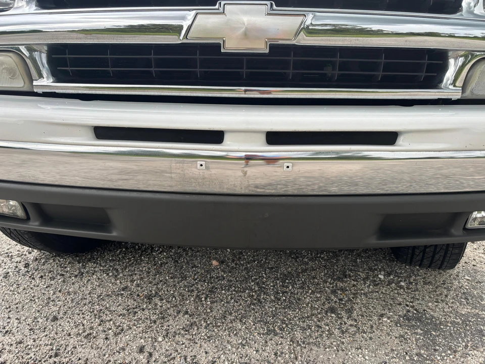 2005 Chevrolet Suburban 9th Gen - Image 23 of 31