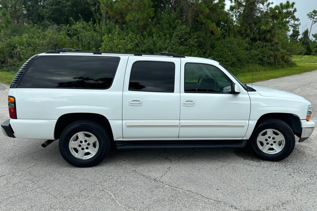 2005 Chevrolet Suburban 9th Gen - Image 3 of 31