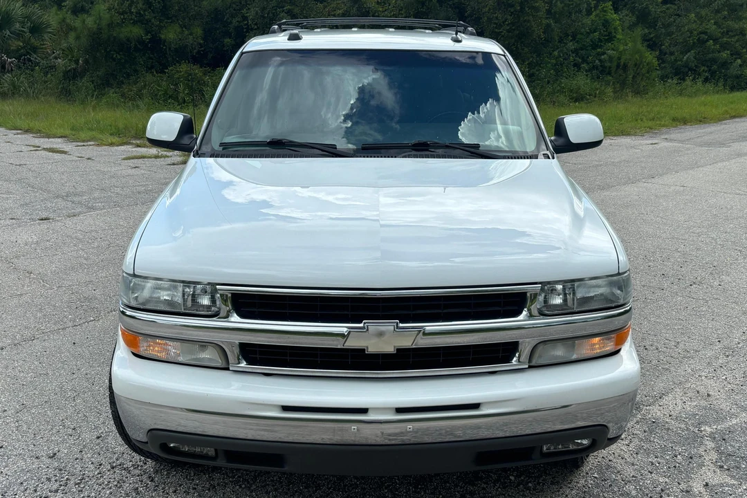 2005 Chevrolet Suburban 9th Gen - Image 2 of 31