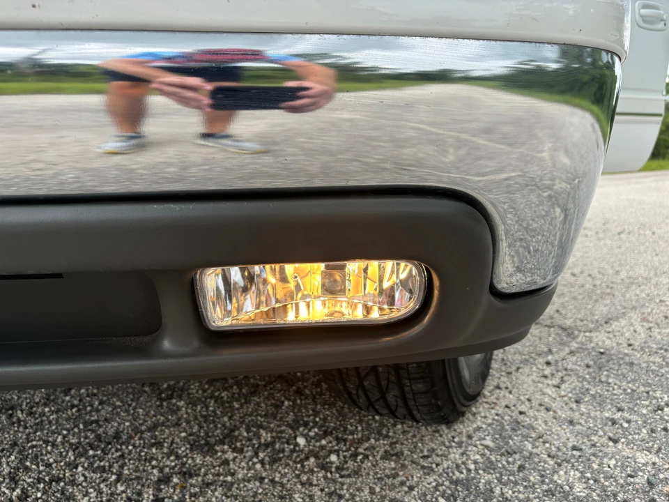 2005 Chevrolet Suburban 9th Gen - Image 28 of 31