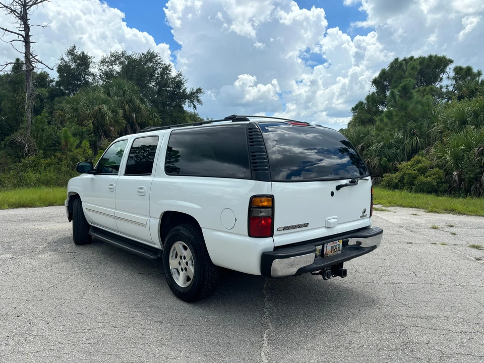 2005 Chevrolet Suburban 9th Gen - Image 13 of 31
