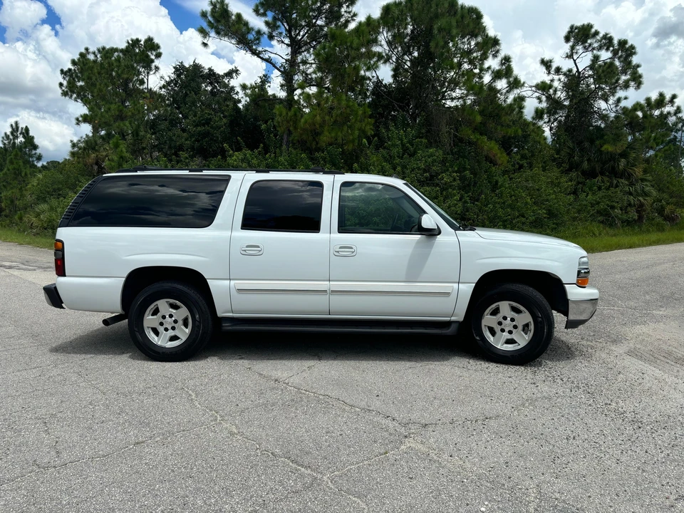 2005 Chevrolet Suburban 9th Gen - Image 16 of 31