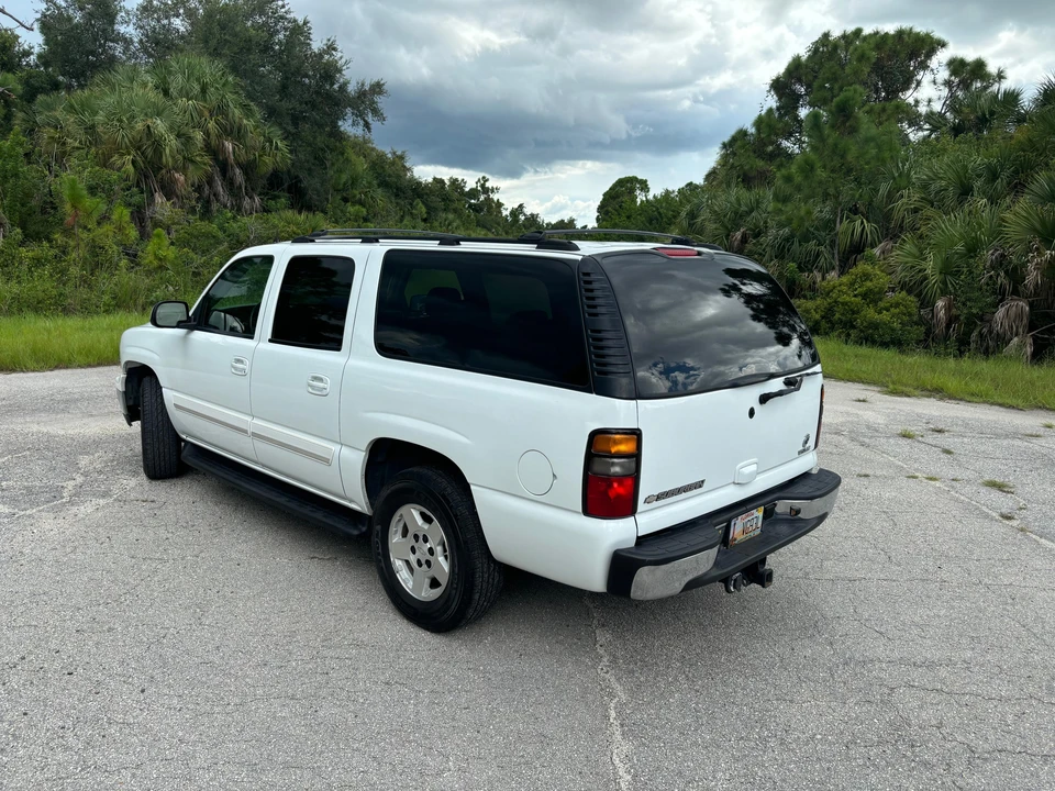 2005 Chevrolet Suburban 9th Gen - Image 12 of 31