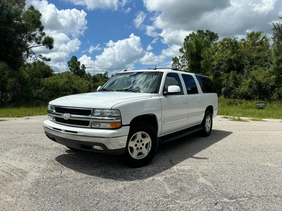 2005 Chevrolet Suburban 9th Gen - Image 9 of 31