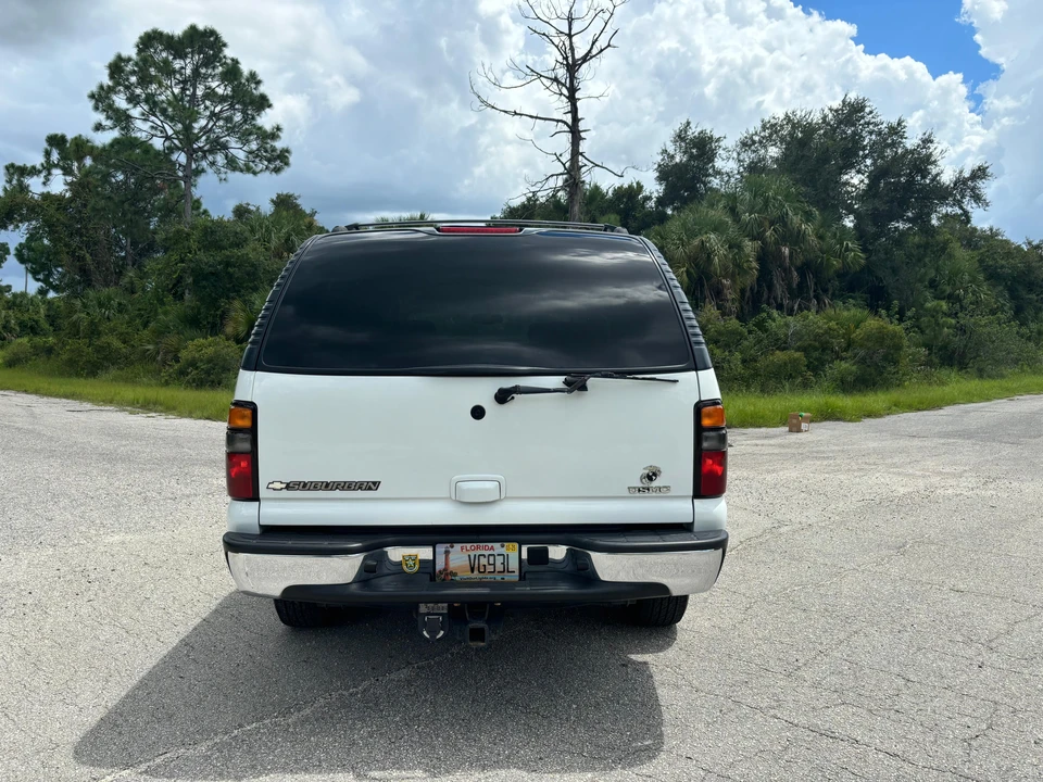 2005 Chevrolet Suburban 9th Gen - Image 14 of 31