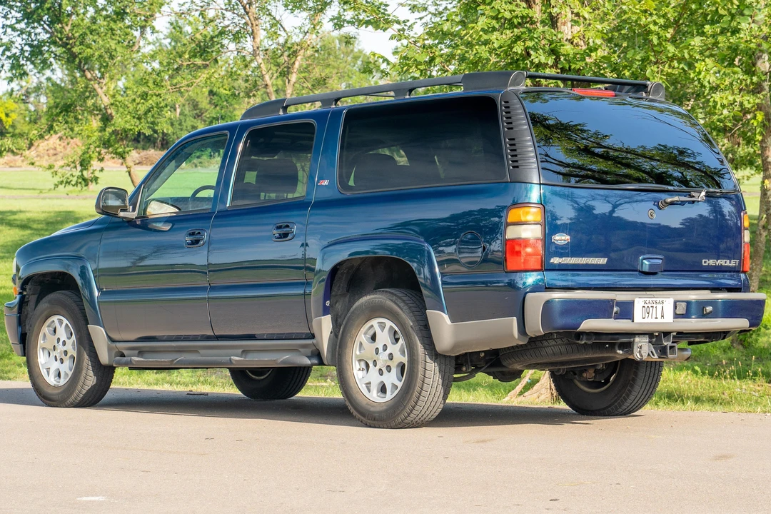2005 Chevrolet Suburban 9th Gen - Image 4 of 31