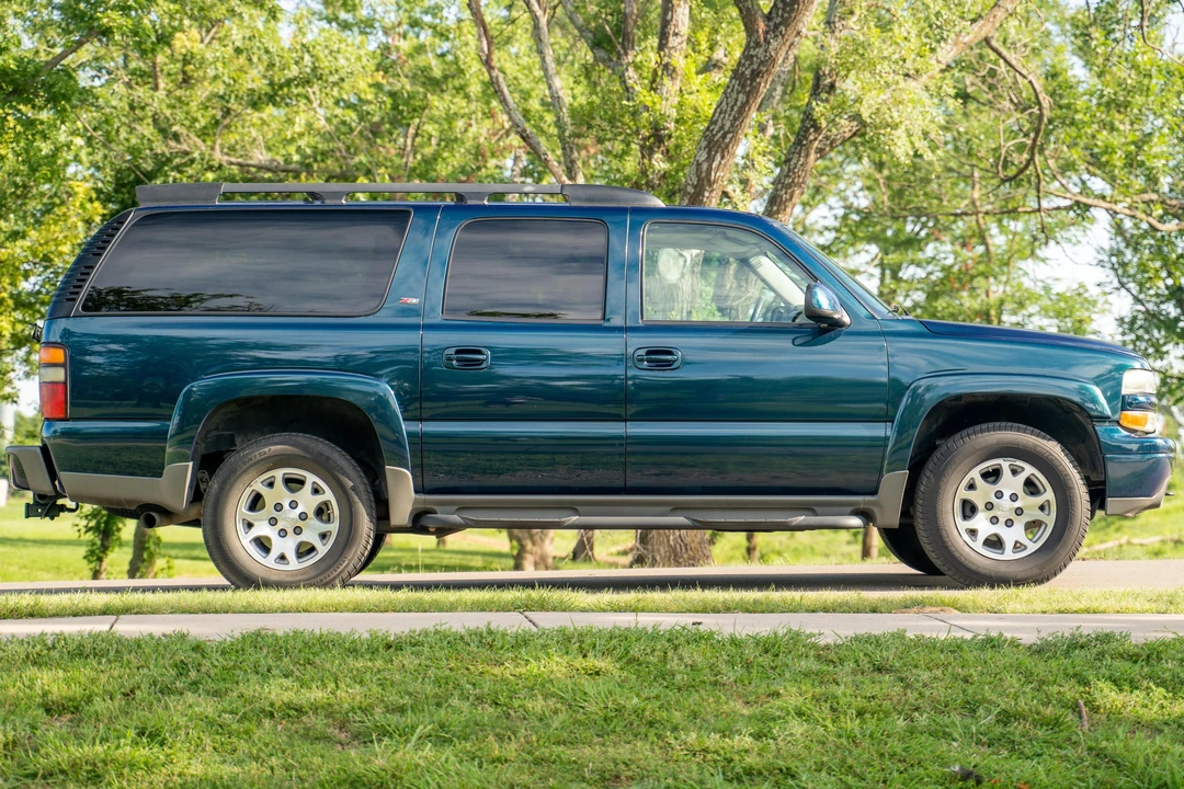 2005 Chevrolet Suburban 9th Gen - Image 3 of 31