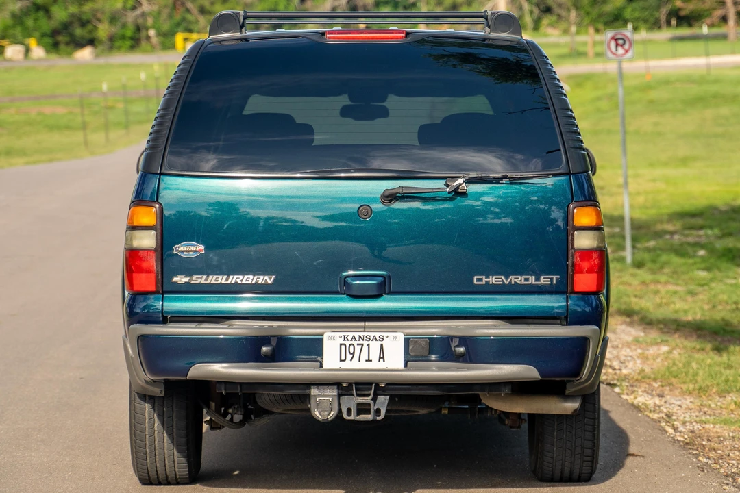2005 Chevrolet Suburban 9th Gen - Image 5 of 31