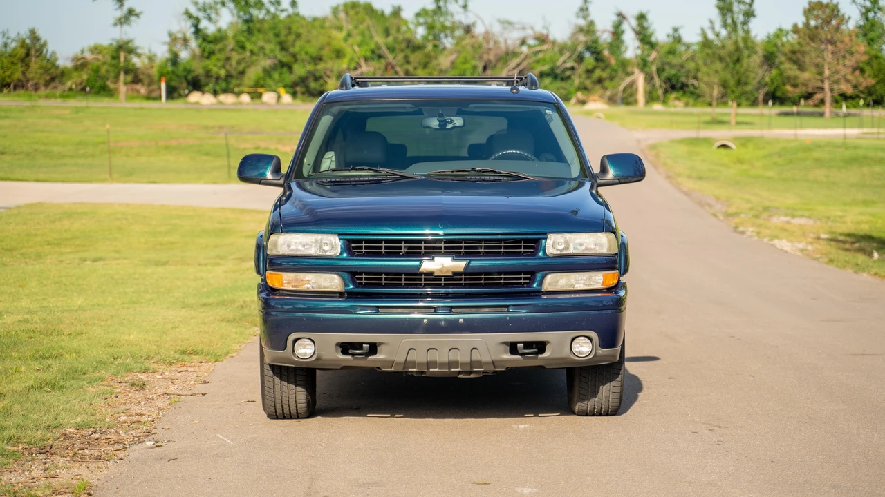2005 Chevrolet Suburban 9th Gen - Image 6 of 31