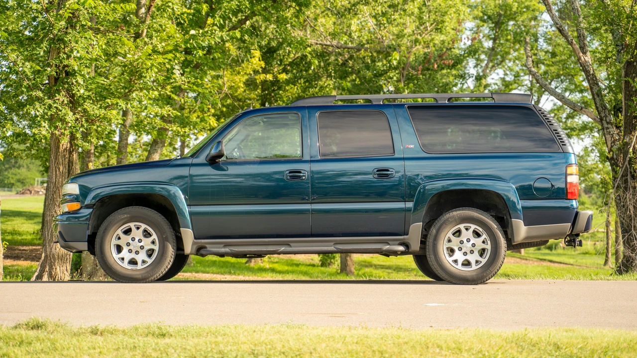 2005 Chevrolet Suburban 9th Gen - Image 9 of 31