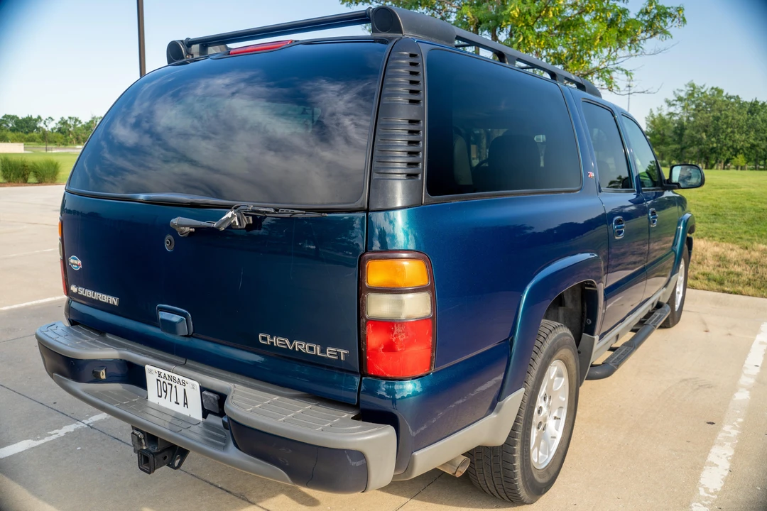2005 Chevrolet Suburban 9th Gen - Image 13 of 31