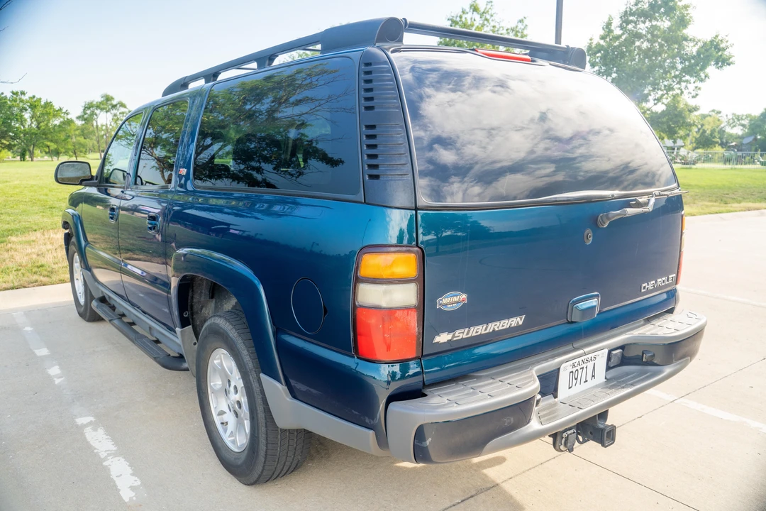 2005 Chevrolet Suburban 9th Gen - Image 11 of 31