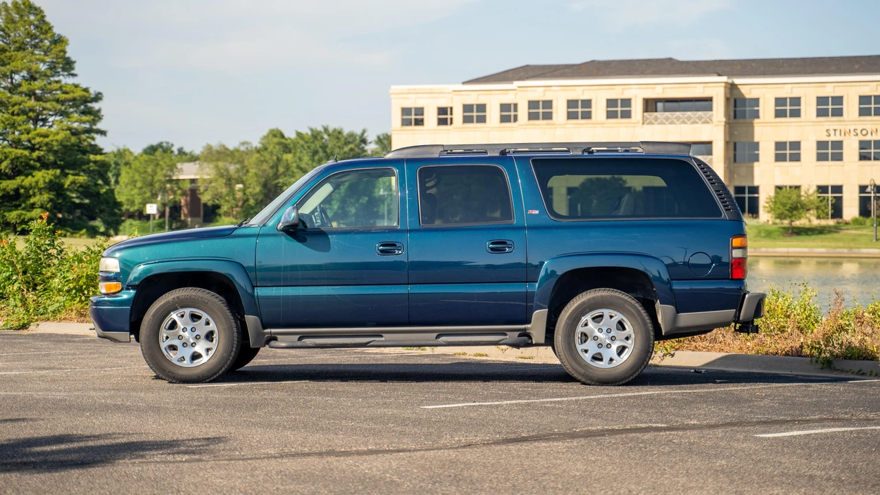 2005 Chevrolet Suburban 9th Gen - Image 8 of 31