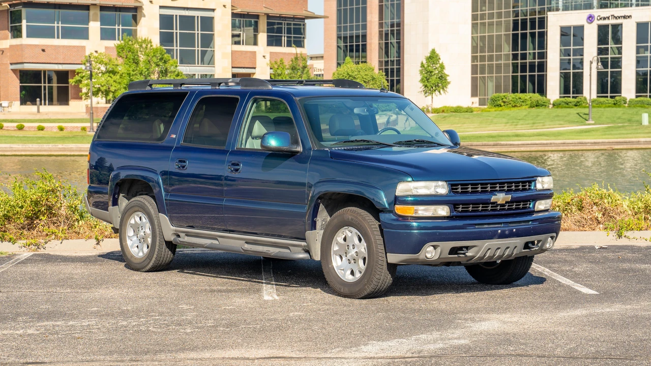 2005 Chevrolet Suburban 9th Gen - Image 17 of 31