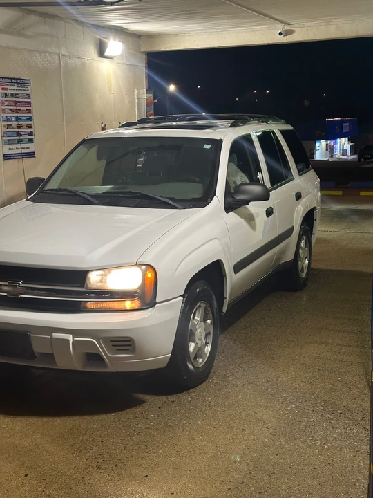 2005 Chevrolet Trailblazer - Image 2 of 9