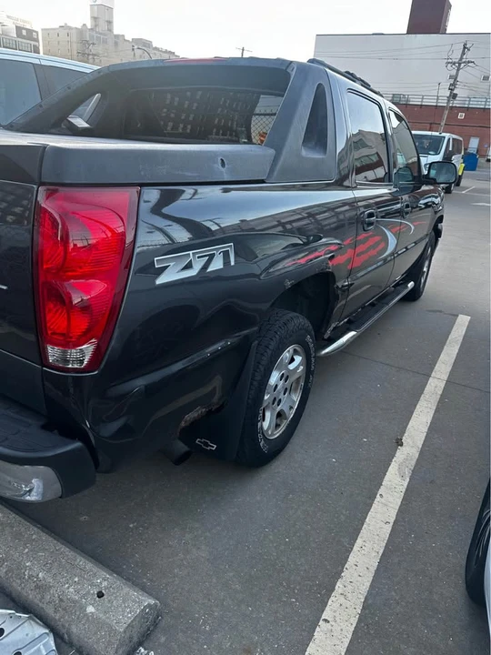 2005 Chevrolet Avalanche - Image 4 of 7