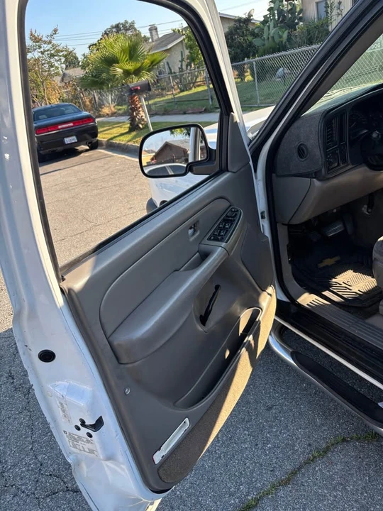 2005 Chevrolet Avalanche - Image 14 of 19