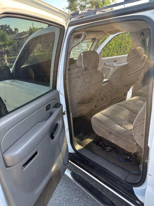 2005 Chevrolet Avalanche - Image 11 of 19